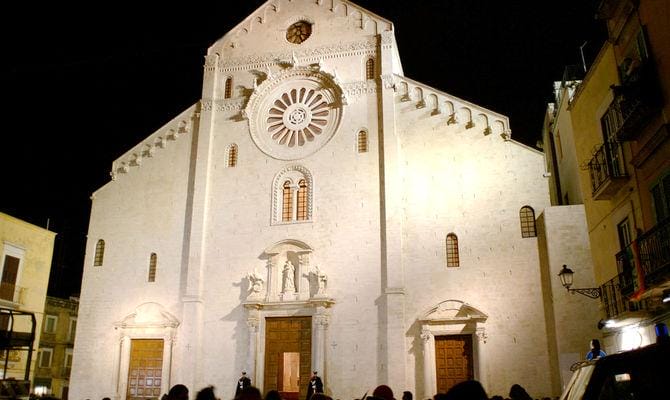 “Tu Cristo sorgente”, nella Cattedrale di Bari la presentazione del cd edito da Frammenti di Luce