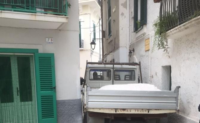 Monopoli, rischiano i tubi del gas delle abitazioni nel centro storico