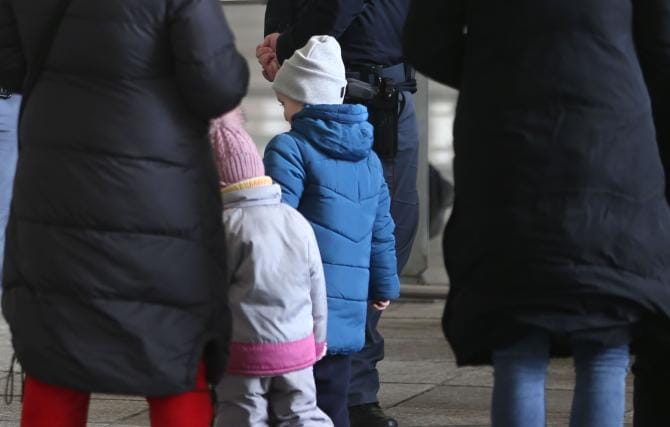 In fuga dalla guerra e positivi al Covid: mamma e due figli ucraini ricoverati al Policlinico di Bari