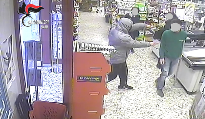 Triggiano, rapine a mano armata con una pistola giocattolo. Indagato 33 enne