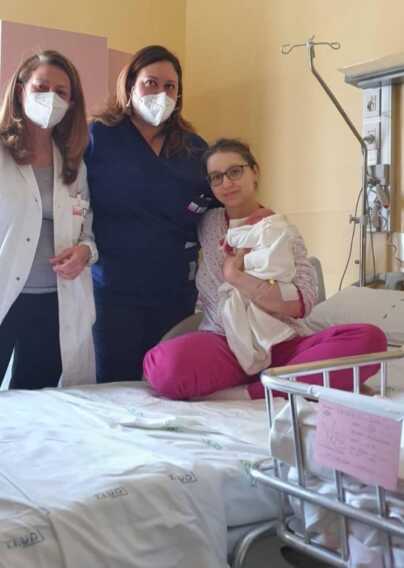 Da bambina fu accolta in Puglia, torna dall’Ucraina in fuga dalla guerra e partorisce a Monopoli