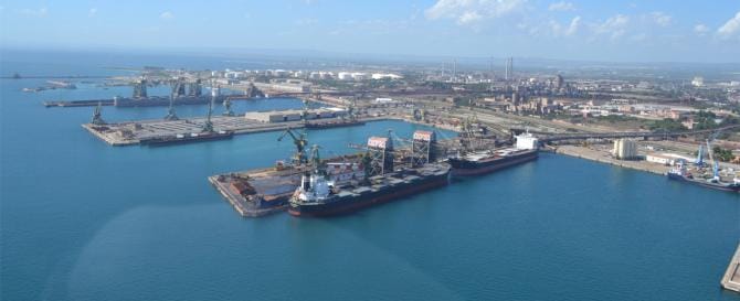 Taranto, operaio 40enne morto durante operazioni di scarico al porto mercantile