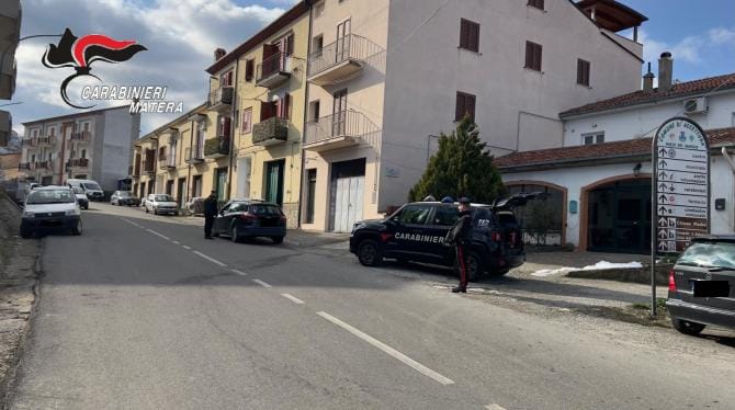 Evade dai domiciliari per comprare le sigarette: arrestato 36enne di Accettura