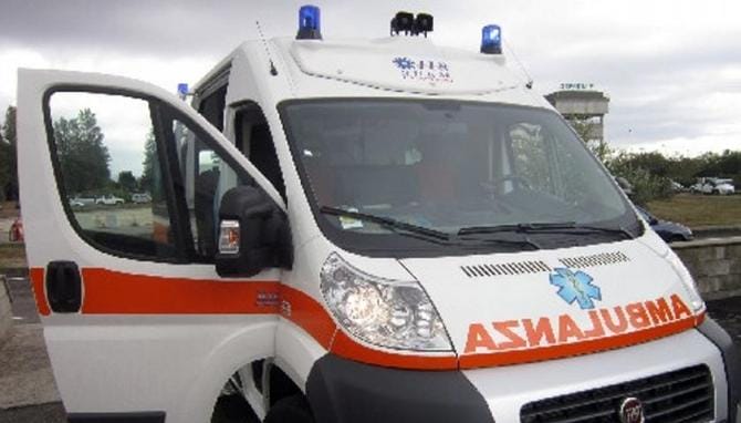 Brindisi, studente 21enne incastrato sotto un muletto in un cantiere navale