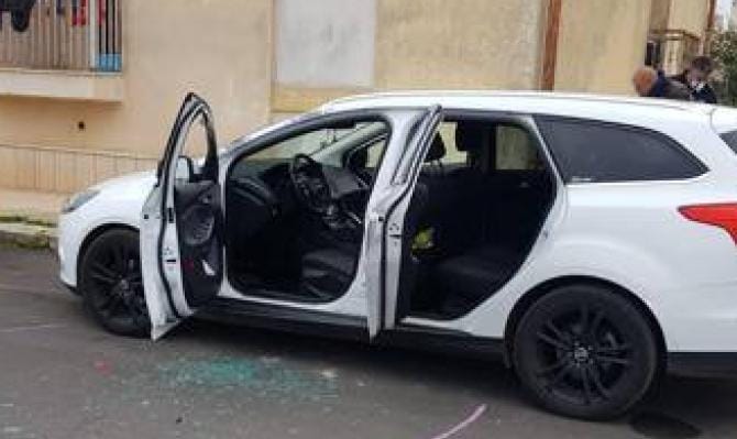 Taurisano: colpi di fucile contro l’auto di un 28enne, distrutti vetri e carrozzeria