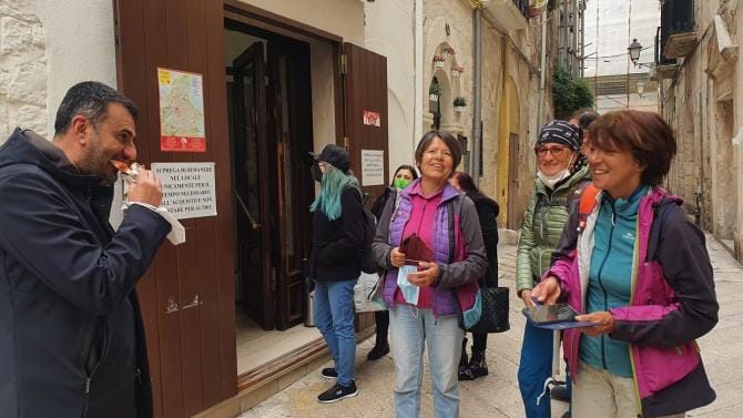 Decaro guarito dal Covid: «Per festeggiare, passeggiata a Bari Vecchia con focaccia»