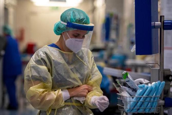 Covid, in Puglia altri 12 decessi. I nuovi casi sono 7.683, tasso di positività al 18,5%