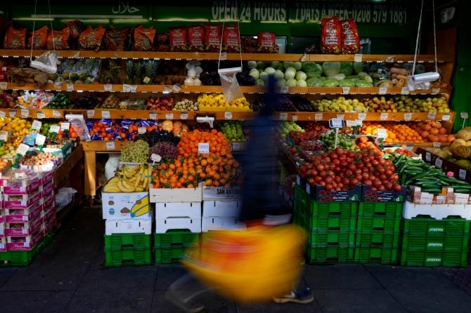 Puglia, allarme Coldiretti: volano prezzi frutta + 8,1% e verdura +17,8%