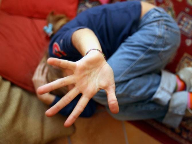 Bari, abusa delle figlie minorenni della ex compagna convivente per 8 anni: condannato 52enne