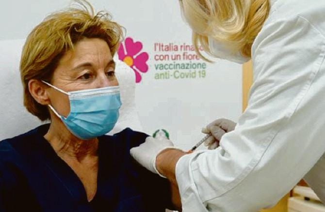 Vaccini anti-covid, adesso la Asl si riorganizza. Chiusi 15 hub, restano Fiera e Catino