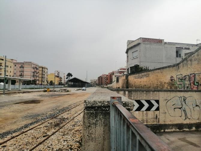 Trani, accordo tra Comune e Rfi per il riutilizzo degli spazi dell’ex scalo merci. Cantieri al via nel 2023