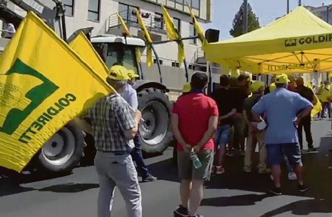 Agricoltura in crisi, in 3000 davanti ai cancelli della Regione Basilicata
