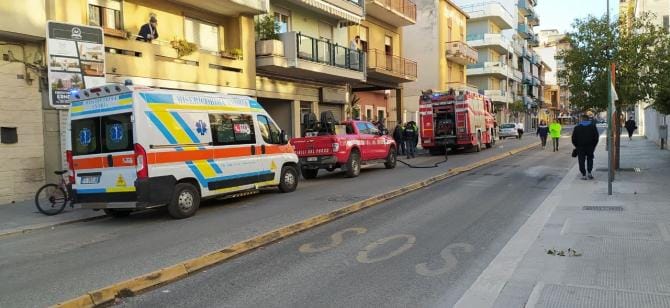 Fiamme in un appartamento ad Andria: all’interno il corpo senza vita di un’anziana morta già da tempo