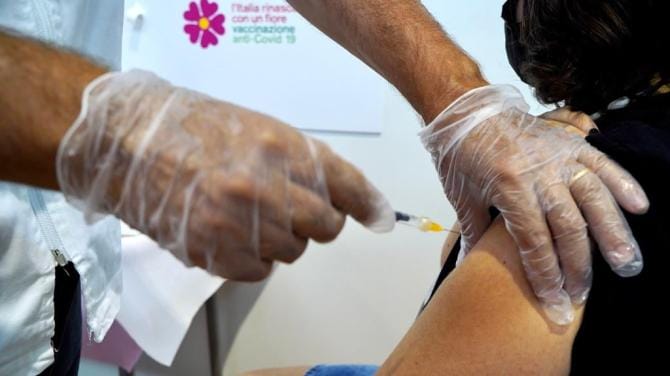 Covid-19, quarta dose a rilento. La Puglia è indietro