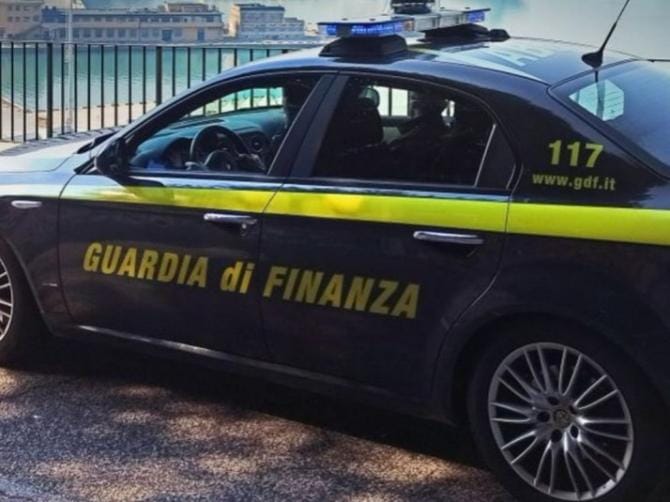 Prestava denaro a tassi del 180%: il debito della vittima aveva raggiunto i 140mila euro. Un arresto a Cerignola