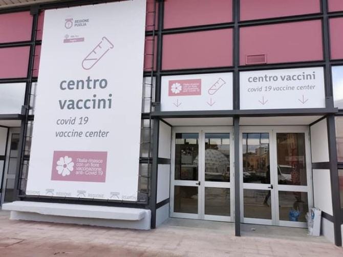 Vaccini: l’hub in Fiera a Bari sospende attività da maggio. L’ospedale resterà almeno fino a fine mese
