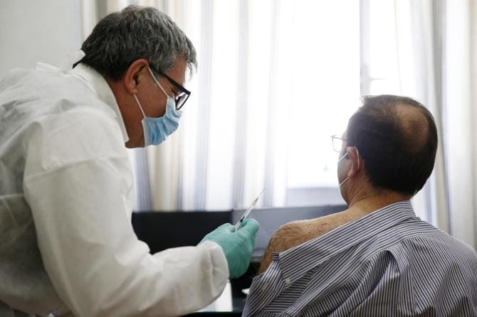 Puglia, ritardi e pagamenti errati a medici vaccinatori