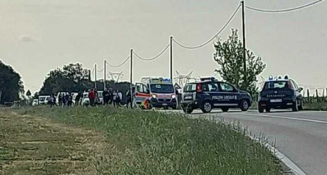 Incidente in moto nel Brindisino, muore un calciatore di 36 anni. Ferita una donna che era con lui