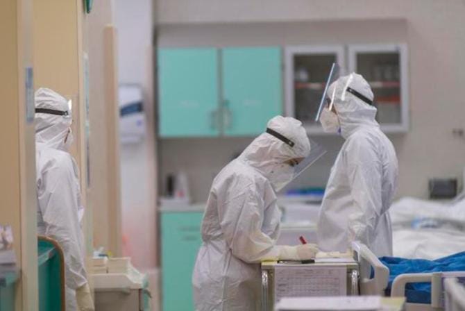 Covid, in Puglia 2.085 nuovi casi e 8 decessi. Agenas: occupazione posti letto in calo