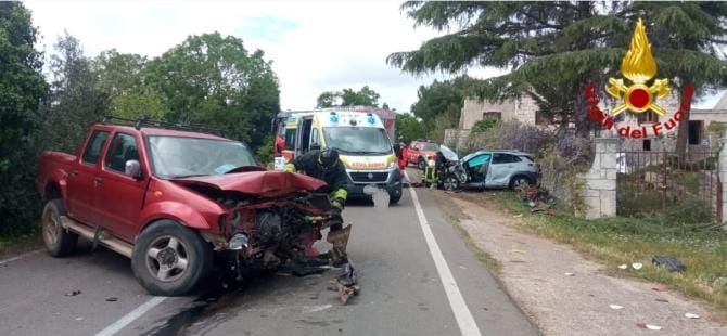 Violento scontro sulla provinciale 16 tra Ceglie Messapica e Cisternino: un ferito estratto dalle lamiere