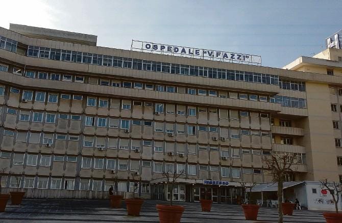 Si lanciò da una finestra del quarto piano dell’ospedale di Lecce: 4 indagati per la morte di un 40enne