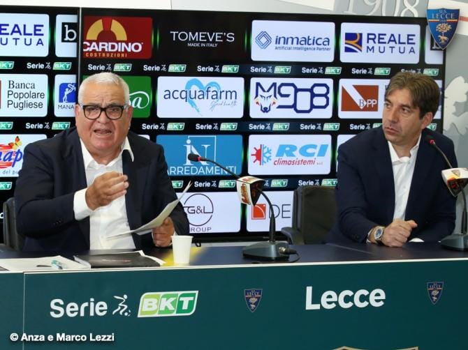 Bomba carta in campo durante Vicenza-Lecce, Corvino: «Gara alterata. Indaghi la Procura federale»