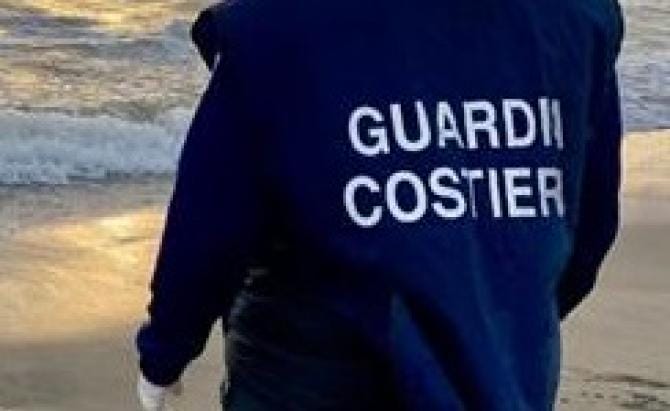 Cadavere ritrovato su una spiaggia del Gargano, forse è il pescatore scomparso un mese fa