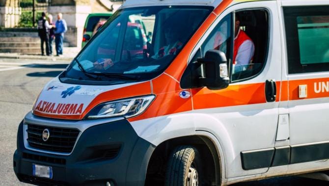 Scivola sull’impalcatura e precipita da 6 metri d’altezza: morto sul colpo un 53enne di Salve, nel Leccese