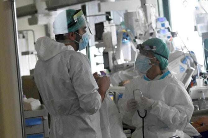 Covid, poco più di 3mila nuovi casi e 10 morti in Puglia. Attualmente positivi sotto quota 100mila