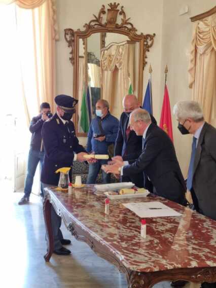 Taranto, “attestato di gratitudine” per i due agenti che furono feriti nella sparatoria a gennaio scorso