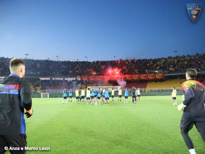Lecce, c’è  aria di festa e lo stadio è già pieno