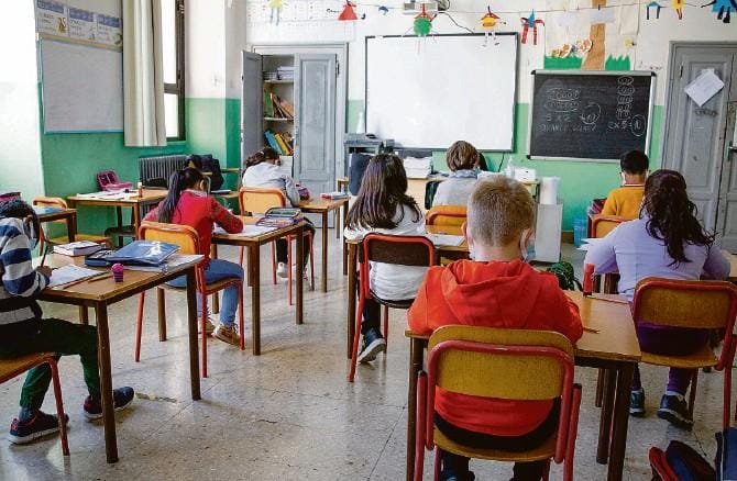 Scuole pugliesi, allarme sui tagli: «Per il prossimo anno scolastico, si perderanno circa 100 posti Ata»