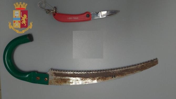 Ferisce la compagna alla testa con una sega da giardino davanti alla figlioletta: arrestato un uomo a Taranto