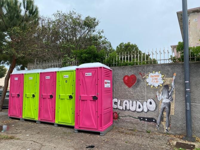 Barletta, il murale per ricordare Lasala coperto da 5 bagni chimici. Un’offesa alla memoria del ragazzo