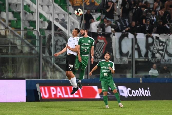 Due gol in 10 minuti stendono il Monopoli. I biancoverdi dominano nel secondo tempo ma non basta
