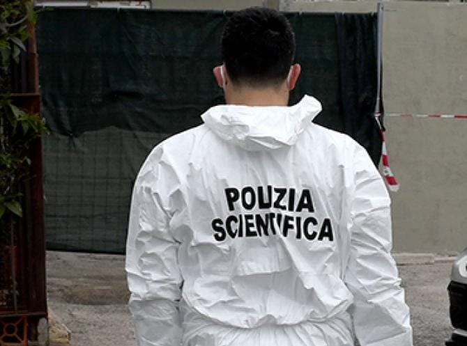 Lecce, trovata morta in casa una donna di 73 anni. Sospette le circostanze