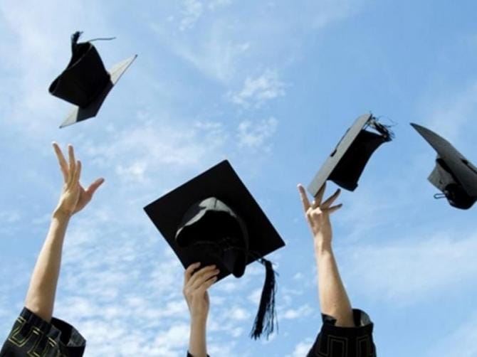Pubblicato l’avviso Pass Laureati 2022 a sostegno dei master dei pugliesi: procedure semplificate e senza limiti di età