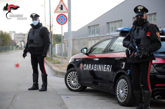 Massafra, litiga con il fratello, rompe il braccialetto elettronico ed evade dai domiciliari: arrestato 46enne