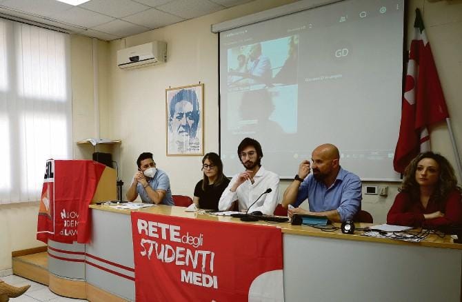 Un ragazzo su due vuole lasciare la città Sfruttati per ore e con contratti fantasma