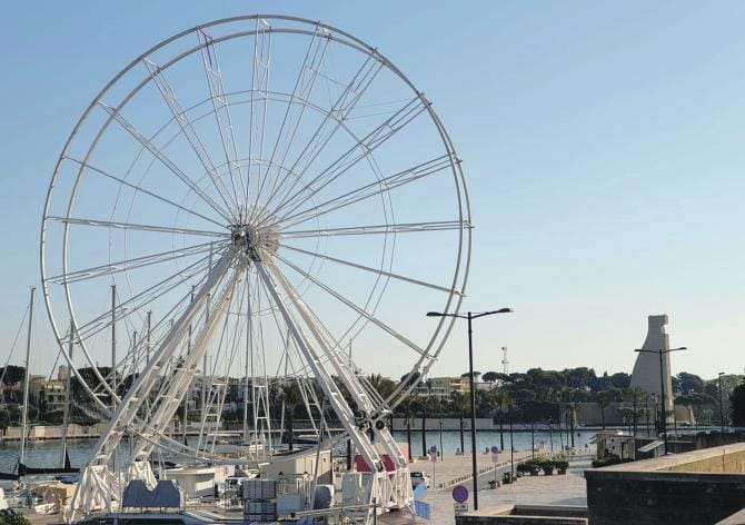 In arrivo cinque playground nei quartieri Intanto la ruota panoramica divide la città
