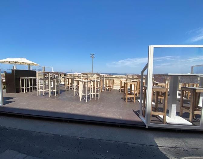 Gallipoli, piazzano pedana abusiva su stallo disabili. Vigili muti