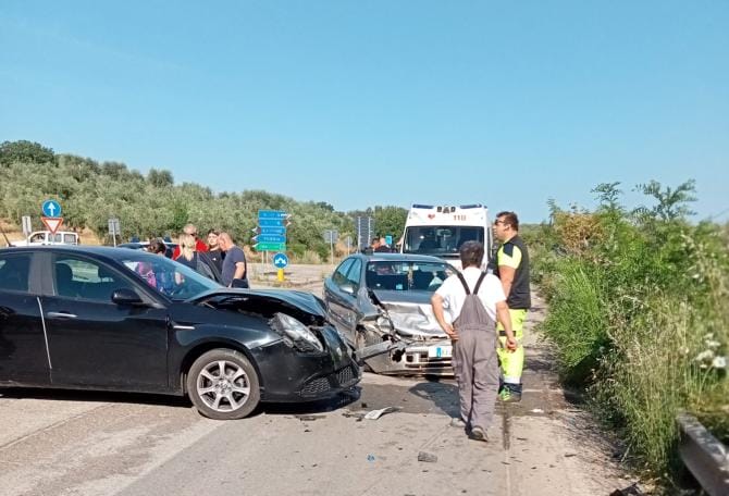 Incidente per mancata precedenza. Traffico bloccato vicino Ischitella