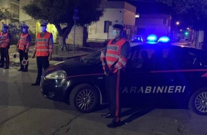 Molesta 22enne all’uscita da un locale: picchiato dal fidanzato e dagli amici a Porto Cesareo