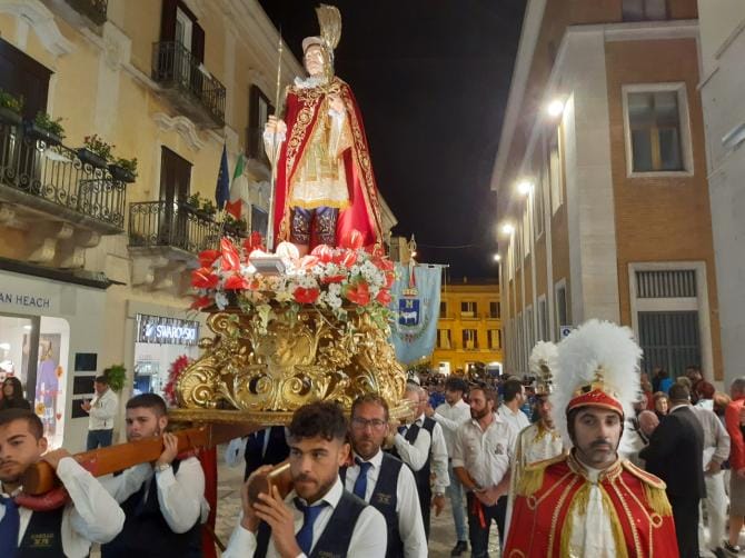 Matera torna a festeggiare Sant’Eustachio: l’effige in processione dalla chiesa di San Francesco in Cattedrale