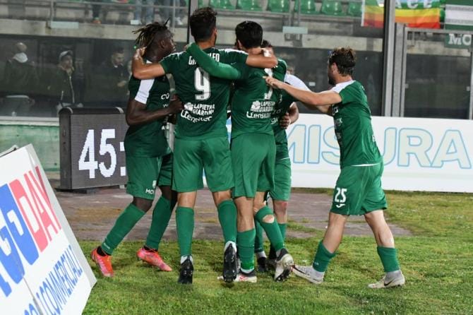 Monopoli: appuntamento con la storia. I biancoverdi sfidano il Catanzaro nell’andata del secondo turno playoff