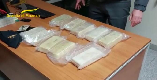 In auto con 5,4 kg di eroina: arrestato 31enne ad Altamura. Dalla vendita avrebbe ricavato 700mila euro