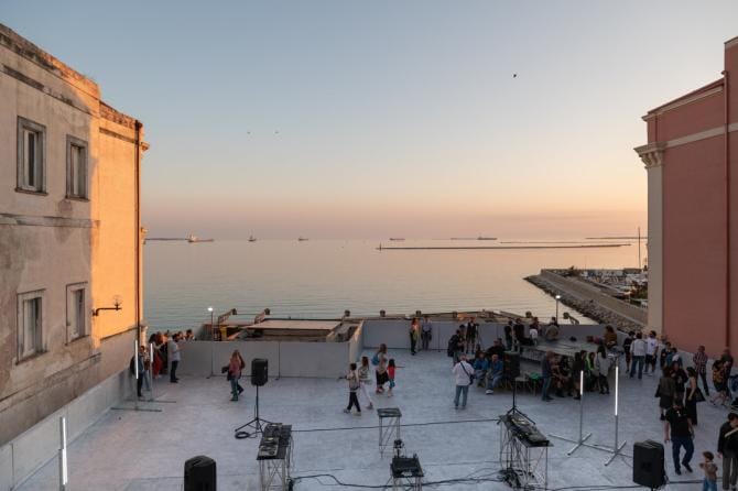 A Taranto l’arte scala i tetti della Città vecchia con “Rooftops Ep 03”. Attesa per le performance di D’Urso e Cassiani