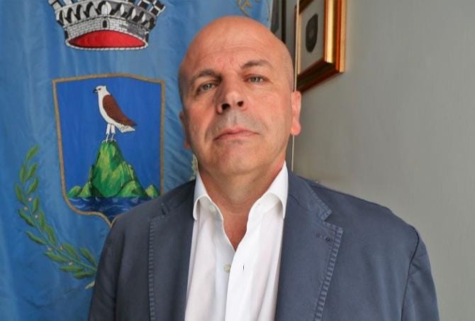 Appalti truccati, resta ai domiciliari l’ex sindaco di Polignano a Mare: il gip rigetta istanza di revoca
