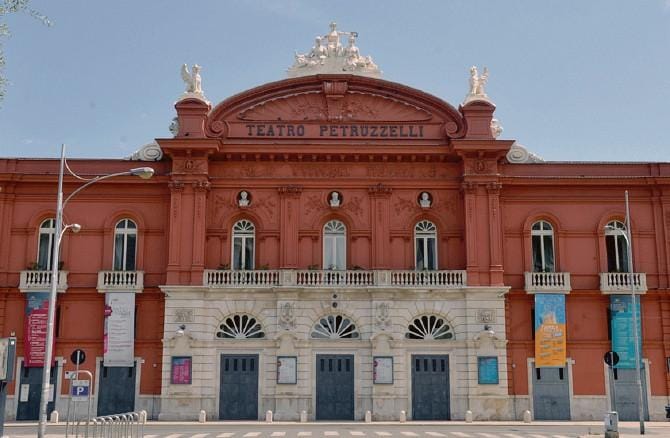 Proprietà Teatro Petruzzelli, il Comune gioca le sue carte: contesta principalmente il diritto illimitato di superficie