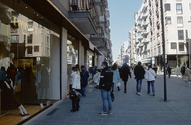 Bari, il Piano riceve il via libera ma divide i commercianti: nuove regole per negozi, mercati e fiere